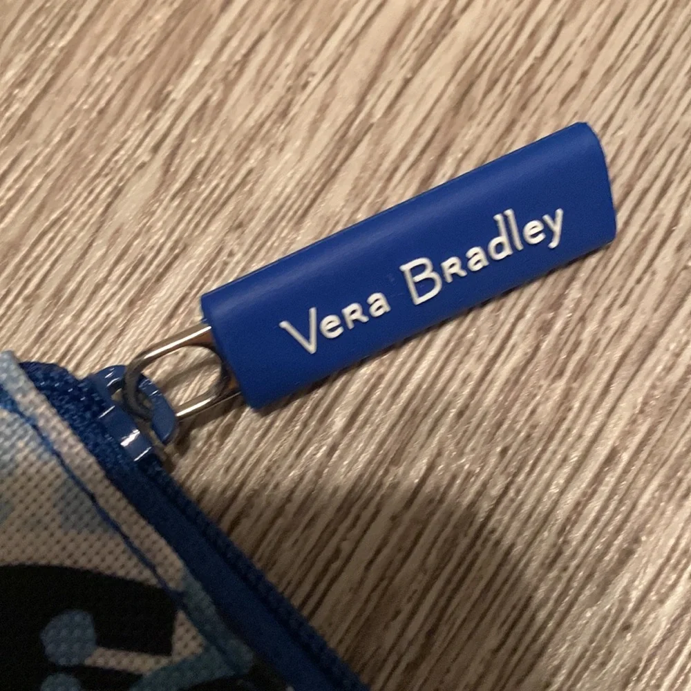 LMT: Vera Bradley Zip ID Case Blue Star Medallion